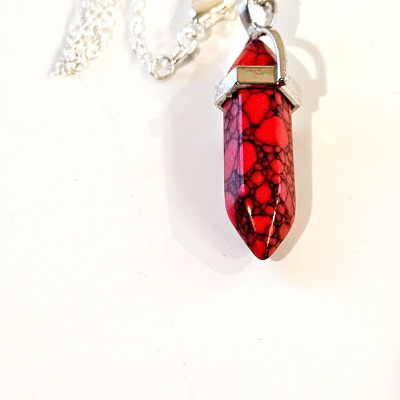Red Howlite Quartz Bullet Point Pendant Necklace on 24' Silver Chain - Picture 1 of 2
